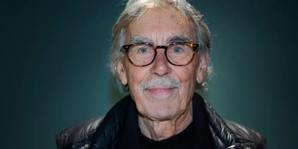 Lasse Åbergs konstnärskap präglas av 50-talskultur och serier